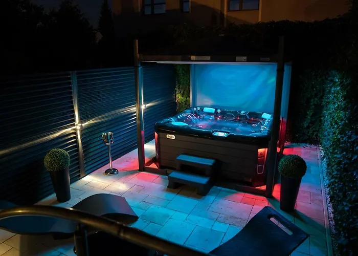 Residence Central Jacuzzi Boutique (Adults Only)