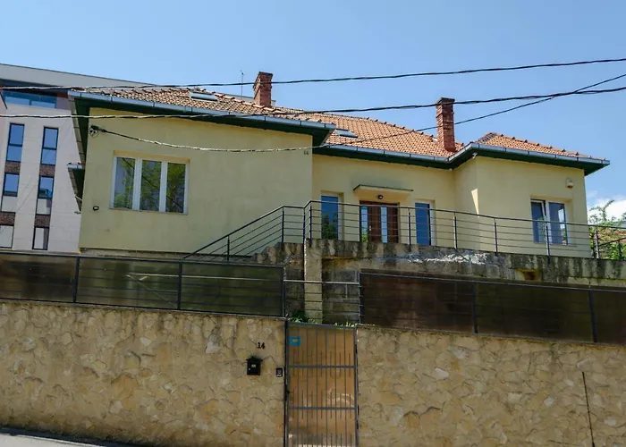Mansarda Mica Cu Baie Proprie